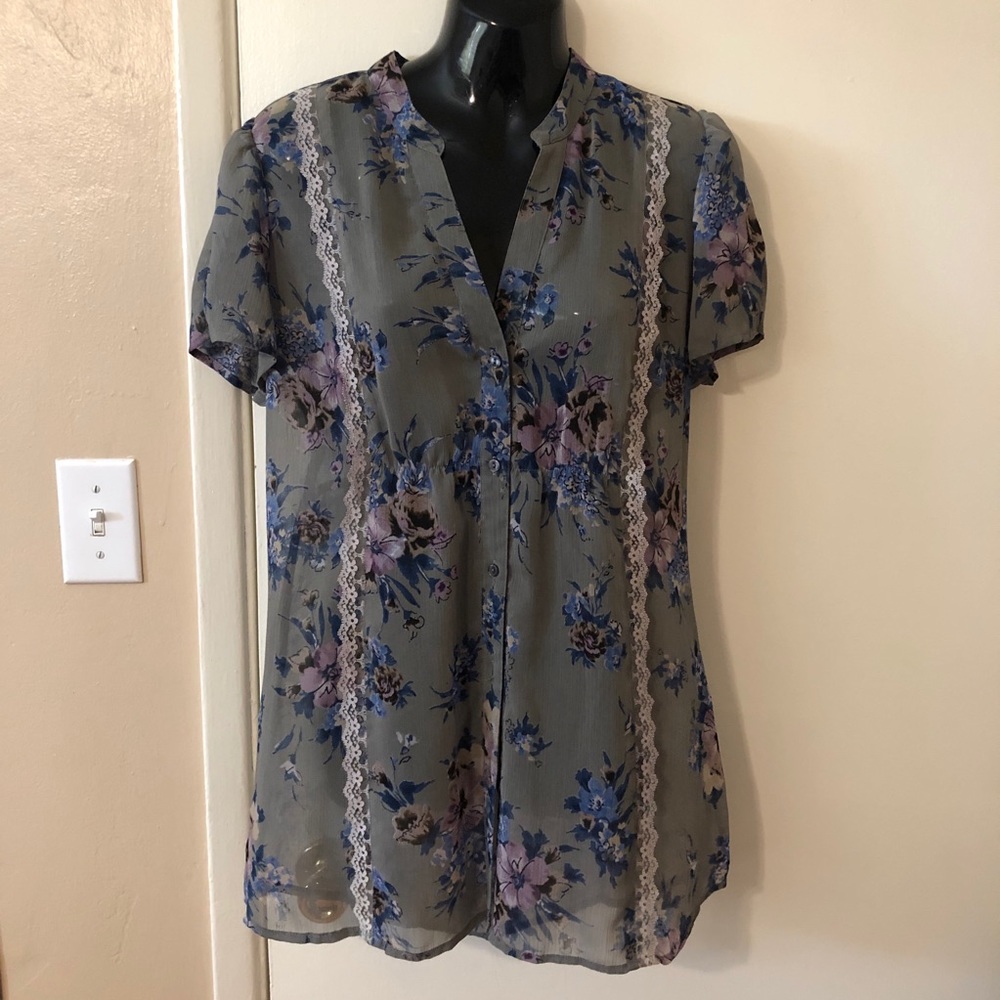 Women’s Floral Button Down Blouse- Size Large